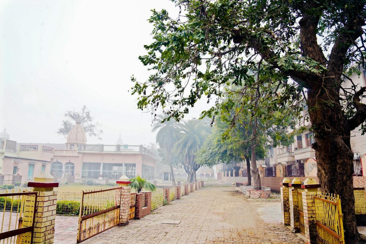 Hotel Shree Krishna Bhakti Ashram à Vrindāvan Extérieur photo