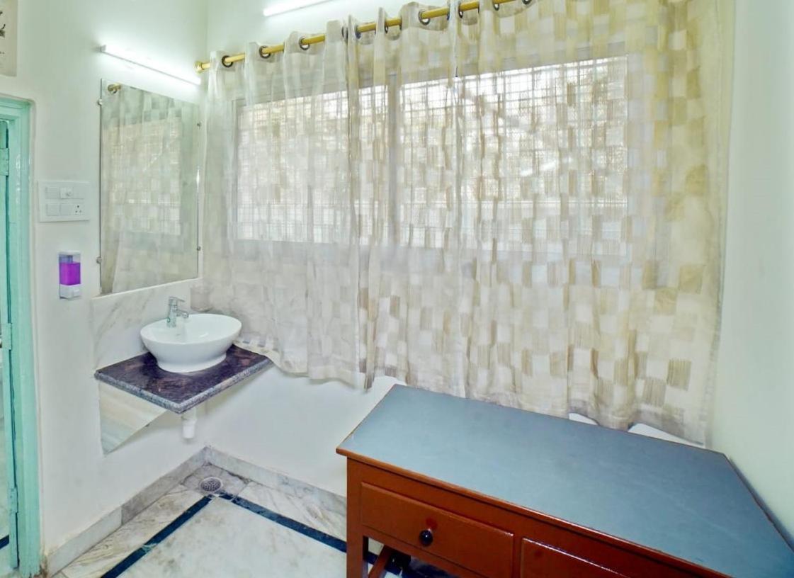 Hotel Shree Krishna Bhakti Ashram à Vrindāvan Extérieur photo