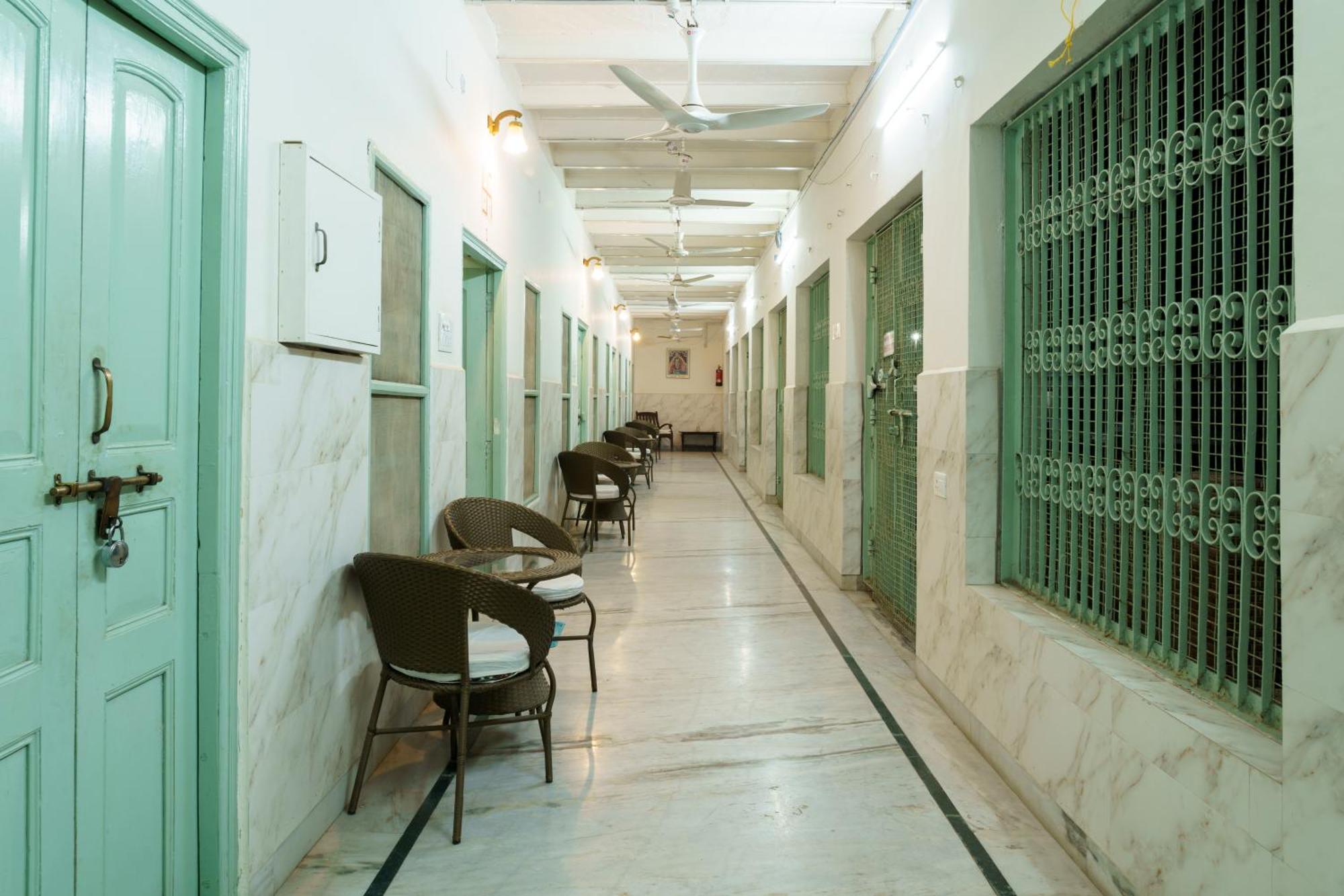 Hotel Shree Krishna Bhakti Ashram à Vrindāvan Extérieur photo