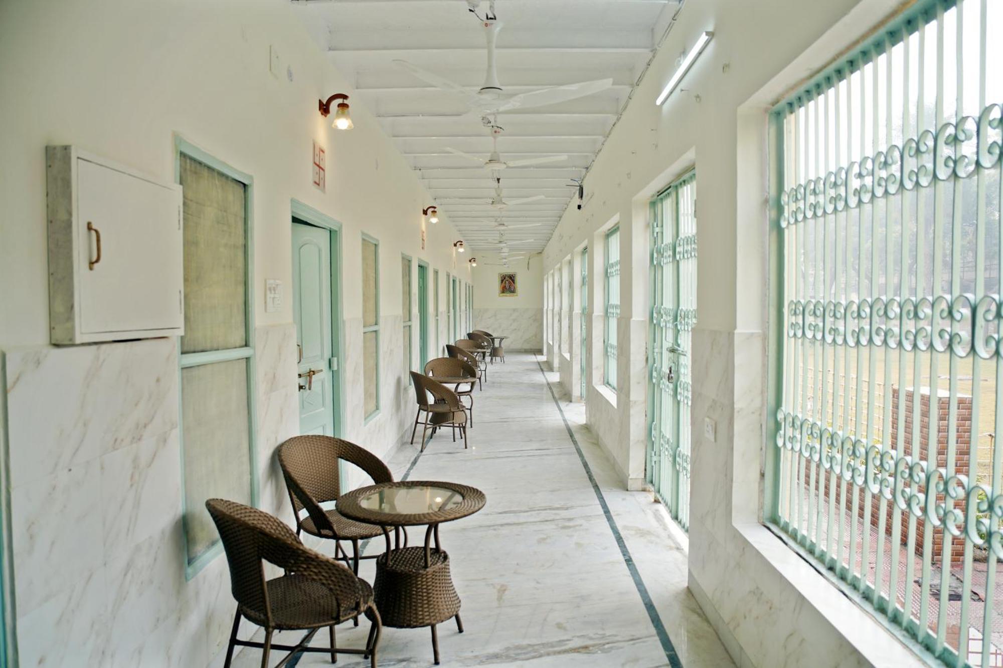 Hotel Shree Krishna Bhakti Ashram à Vrindāvan Extérieur photo