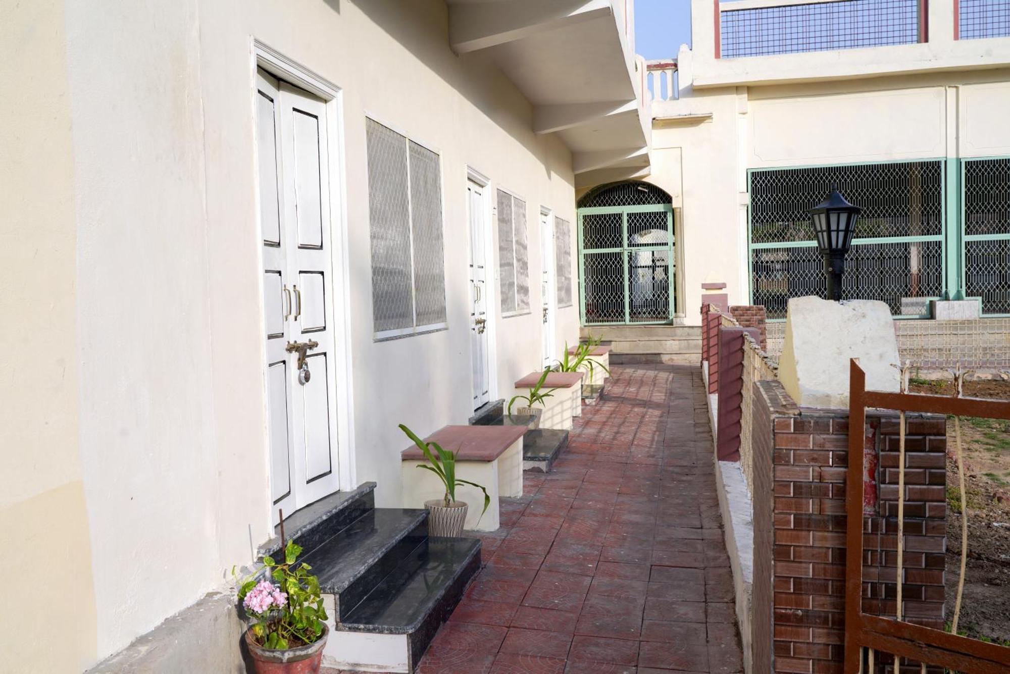 Hotel Shree Krishna Bhakti Ashram à Vrindāvan Extérieur photo